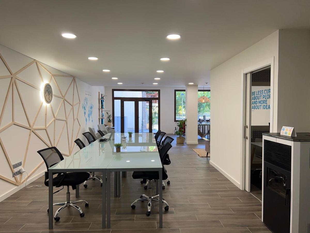 Espot Cowork & Apartments - L'Amfitriona מראה חיצוני תמונה